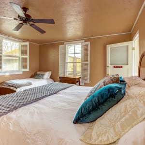 Guest Accommodations Carlisle Garden Suites - 