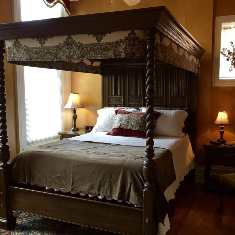 Rooms & Rates | Louisville KY DuPont Mansion Bed And Breakfast