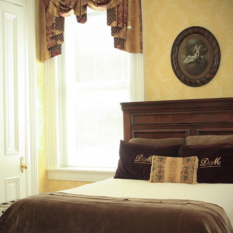 Rooms & Rates | Louisville KY DuPont Mansion Bed And Breakfast