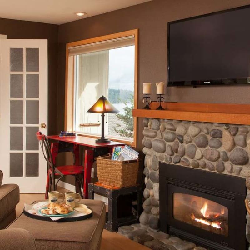 The Cottage Seattle Three Tree Point Bed & Breakfast LLC