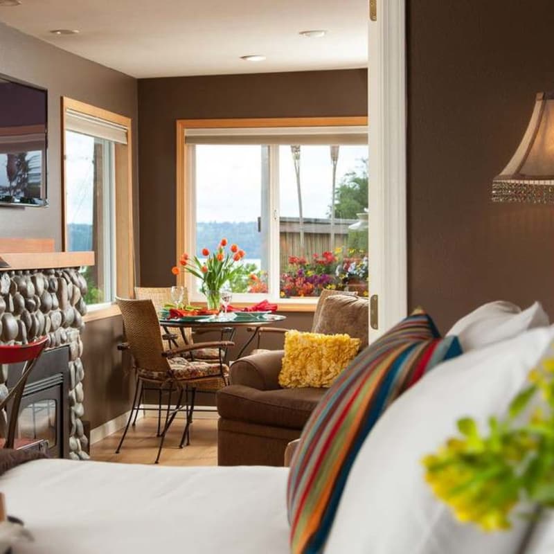 The Cottage Seattle Three Tree Point Bed & Breakfast LLC