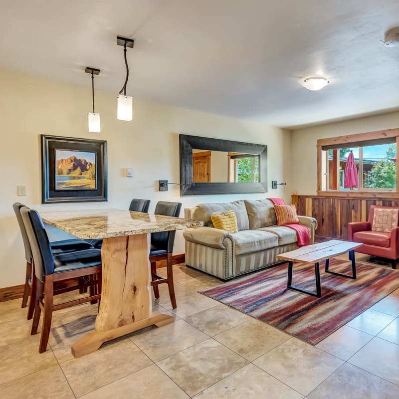 Mt. Bachelor Suite Bend Wall Street Suites