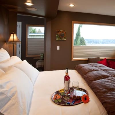 Three Tree Point Bed & Breakfast In Seattle WA