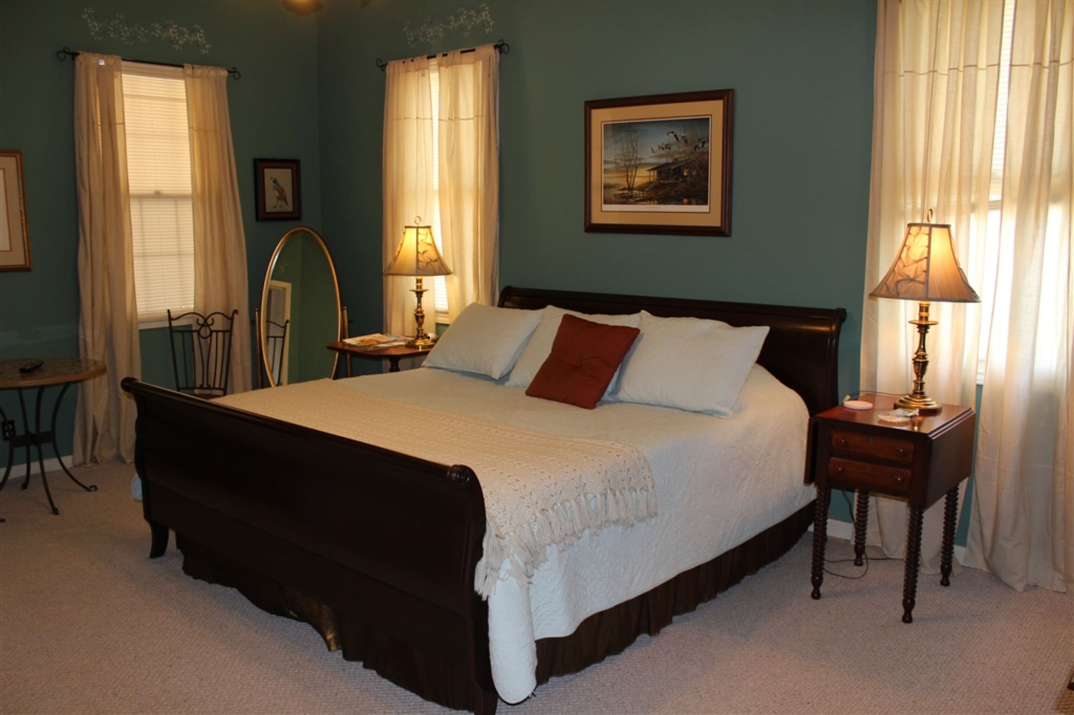 Carriage House Suite I | Johnson City | The Crossroads Inn