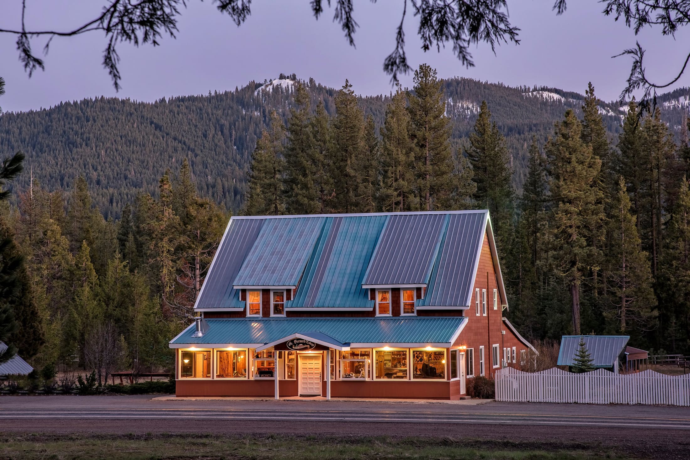 Charming Lassen National Park B&BStyle Lodging St Bernard Lodge