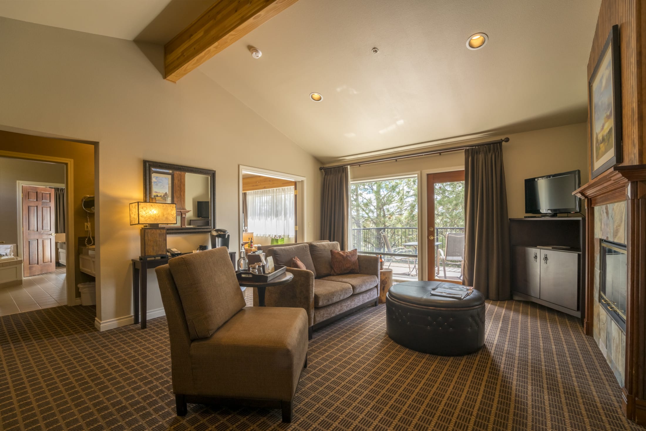 Bend Oregon Hotel | Pine Ridge Inn | Central Oregon Lodging